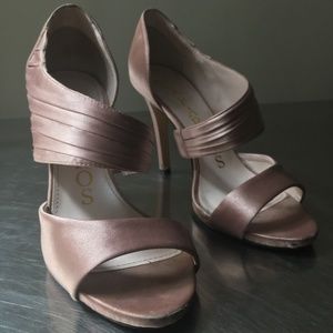 Caparros satin blush peep toe heels size 6.5 women